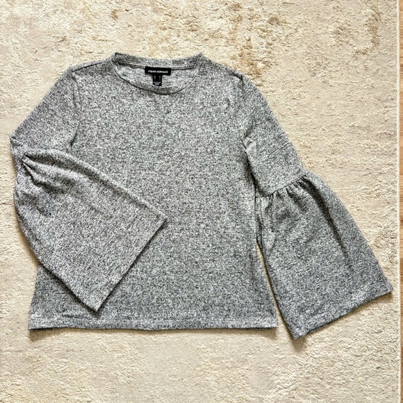 Urban Heritage Heathered Gray Flared Bell Long Sleeve Soft Knit Top Size Medium - Picture 2 of 9
